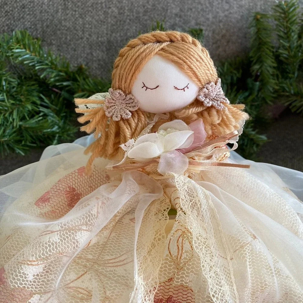 Doll Tissue Holder‎